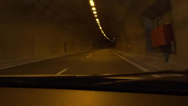 驾驶汽车在隧道 地铁交通在山区 旅游在希腊 Pov — 图库视频影像