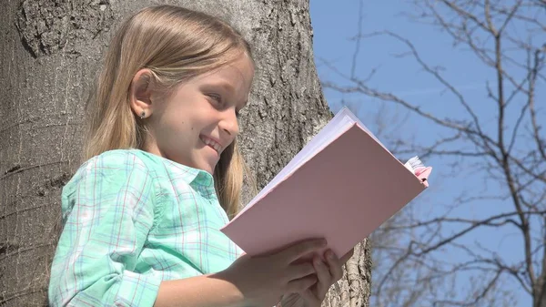 Lectura Niños Parque Árboles Lecturas Colegialas Libro Aire Libre Naturaleza — Foto de Stock