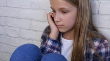 Hasta üzgün çocuk, stresli mutsuz çocuk, kötü kız depresyon, düşünceli kişi