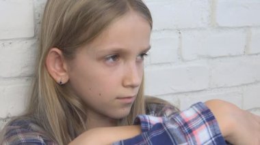 Hasta üzgün çocuk, stresli mutsuz çocuk, kötü kız depresyon, düşünceli kişi