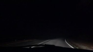 Yoldaki Gece Trafiği, Karanlık Otoyolda Araba Sürme, Seyahat Manzarası, POV
