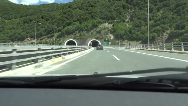 Conducción Coches Túnel Tráfico Metro Las Montañas Viajar Grecia Pov — Vídeos de Stock