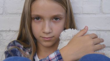 Hasta üzgün çocuk, depresyon, mutsuz çocuk, kötü kız vurguladı kişi kötü muamele