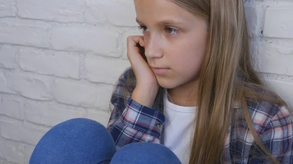 Beteg Szomorú Gyermek Hangsúlyozta Depresszió Szerencsétlen Gyerek Rossz Lány Bántalmazott — Stock Fotó