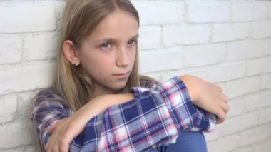 Hasta üzgün çocuk, depresyon, mutsuz çocuk, kötü kız vurguladı kişi kötü muamele