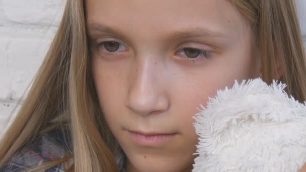 Sjukt Ledsen Barn Betonade Olycklig Kid Sjuk Flicka Depression Missbrukat — Stockvideo