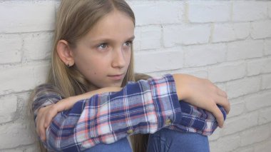 Mutsuz çocuk, üzgün çocuk, depresyon, hasta hasta kız vurguladı istismar kişi