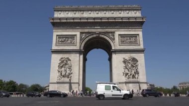Paris Rating tarafından Triumph Arch, Champs Elysees caddesi Champs Elysées yol kişi Fransa'da seyahat