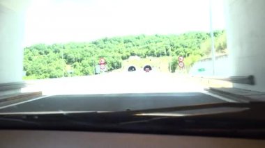 Tünel, dağlar, Yunanistan'da, Pov seyahat Metro trafikte araba sürüş