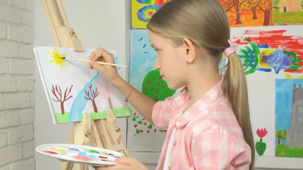 Pintura Infantil Caballete Niño Escuela Clase Taller Chica Que Trabaja — Vídeos de Stock