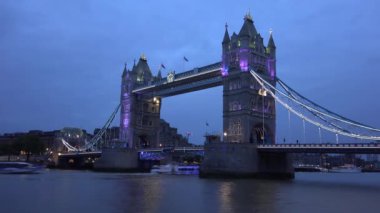 Londra Kulesi Köprüsü Timelapse, Arabalar Trafik Gemileri Tekneler Thames Nehri Time Lapse