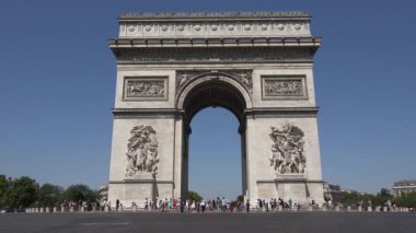 Paris Rating tarafından Triumph Arch, Champs Elysees caddesi Champs Elysées yol kişi Fransa'da seyahat