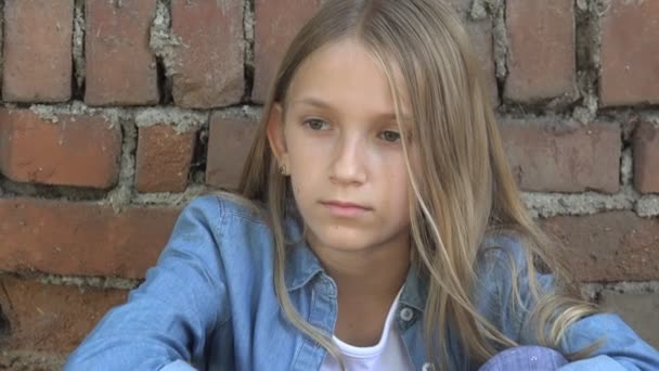 Sad Child, Not Playing Alone Kid, Unhappy Thoughtful Girl in Outdoor in Park — Stock Video