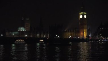 Londra Westminster Sarayı, Big Ben View, Taksi Araba ile Ağır Trafik Caddesi