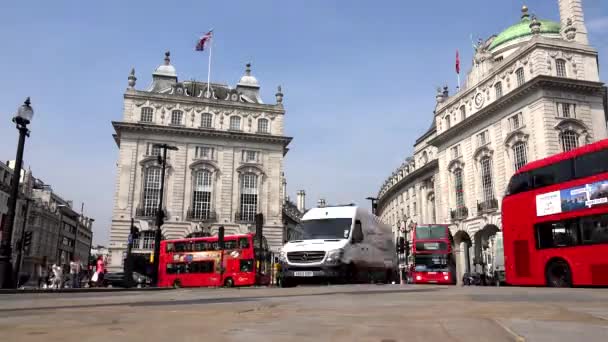 Tráfego de Londres no circo timelapse de Piccadilly, rua do cruzamento do turista dos povos — Vídeo de Stock