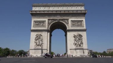 Paris Rating tarafından Triumph Arch, Champs Elysees caddesi Champs Elysées yol kişi Fransa'da seyahat