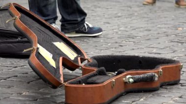 Street Performer Playing Guitar, Evsiz Tramp Müzisyen Show New York'ta