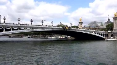 Paris Seine Nehri Zaman Çizelgesi, İnsanlar Turist Tekneleri Günbatımında Seyahat, Gemiler