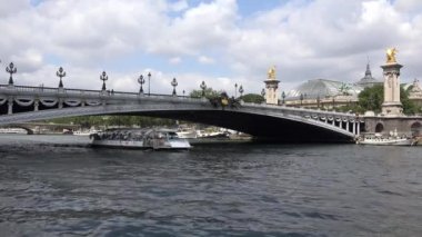 Seine Nehri Paris, gün batımı, gemi gezisi seyahat Insanlar turistler tekneler