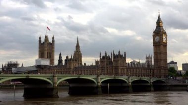 Big Ben London, Westminster Köprüsü'nde Trafik, Red Double Decker Otobüsleri