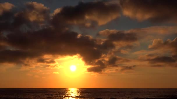 Sunset Moln, Sea Beach Timelapse, Soluppgång på stranden, Ocean Sundown på sommaren — Stockvideo