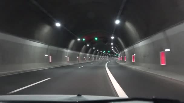 4K jazdy samochodem na autostradzie, jezdnie, tunel, Subway, kierowca podróży POV ruchu — Wideo stockowe