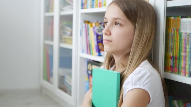 Książki dla dzieci, Student Child in School Library, Teenager Girl Studying Learning in Classroom — Wideo stockowe