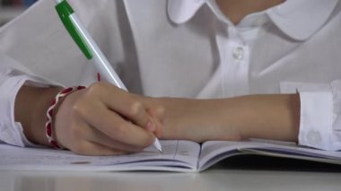 Çocuk Yazarlığı, Kütüphanede Çocuk Çalışması, Öğrenci Kız Öğrenimi Masa Ofisi, Çocuk Eğitimi, Eğitici Bakış