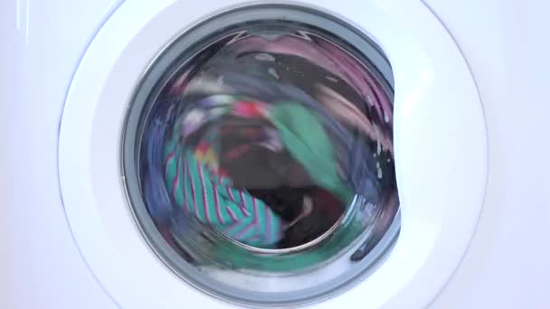 Wasgoed Wasmachine Wassen Desinfecteren, Schoonmaken Kleren, Draaien en draaien, Huishouden, Huishouden, Werken in wasserette, Gezondheidszorg — Stockvideo