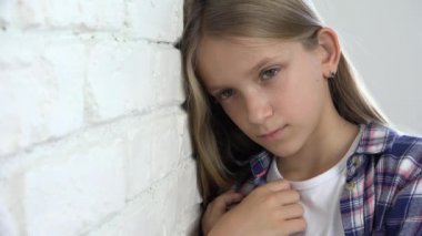 Üzgün Çocuk, Mutsuz Çocuk, Depresyondaki Hasta Hasta Genç Kız, Stresli Düşünceli İnsan