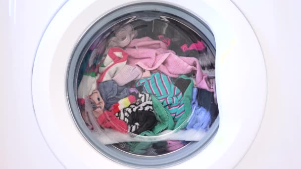 Praní prádla Dezinfekce, Čištění oděvů Domácí práce, Spinning, Práce v domácnosti, Práce v prádelně, Zdravotní péče — Stock video