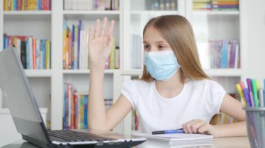 Çocuk Laptop Çalışması, Çocuk Öğrenimi, Evde Yazma, Koronavirüs Salgını, Evde Eğitim, İnternet Eğitimi