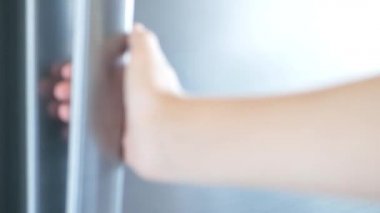 Çocuk Buzdolabı, Çilek, Muz, Kiraz, Elma ve Sebzeler Buzdolabında, Diyette Kız, Mutfakta Sağlıklı Yemek