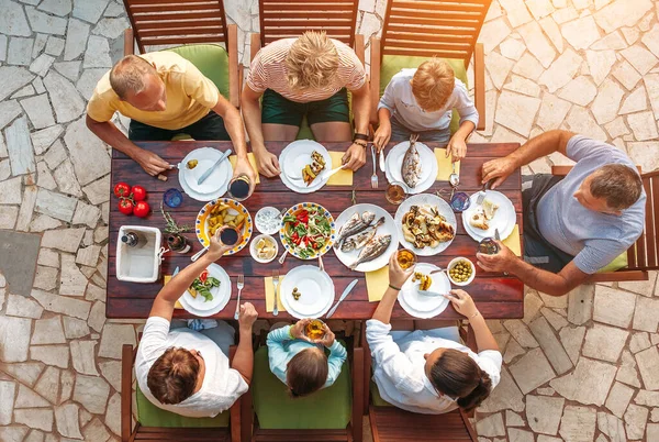 Grande Jantar Familiar Multigeracional Processo Imagem Vista Superior Mesa Com — Fotografia de Stock