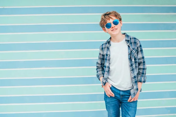 Vit Blont Hår Årig Tonåring Pojke Mode Porträtt Klädd Vit — Stockfoto