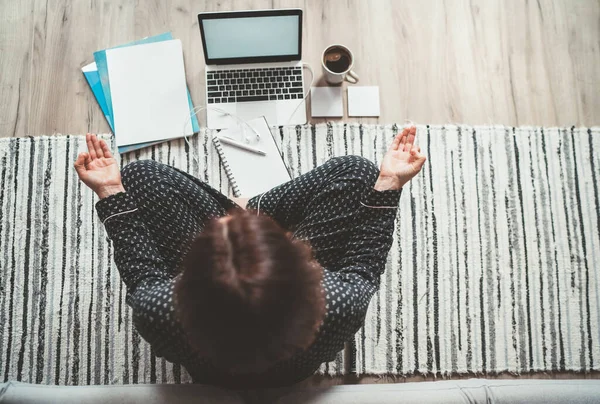 Mujer Negocios Vestida Pijama Meditando Con Café Mañana Con Las —  Fotos de Stock