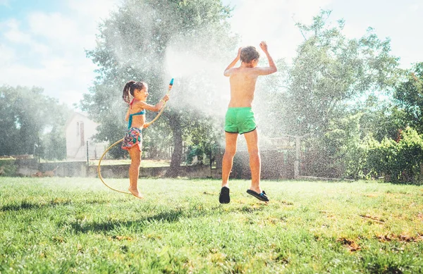 Actividad Los Días Calurosos Verano Niña Feliz Salta Bajo Agua —  Fotos de Stock