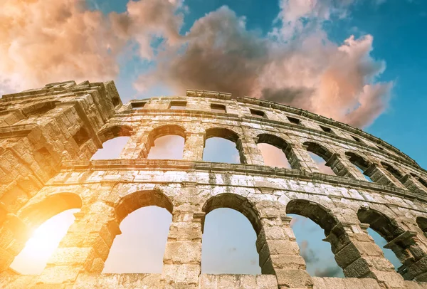 Amfithéâtre Pula Avec Ciel Dramatique — Photo