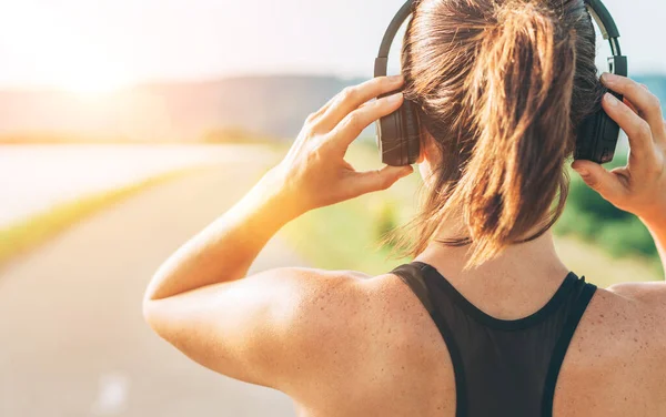 Close Image Teenager Adjusting Wireless Headphones Starting Jogging Listening Music — Stock Photo, Image