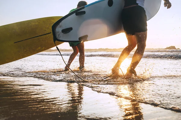 Son Father Surfers Run Ocean Waves Surfing Boards — Stock Photo, Image