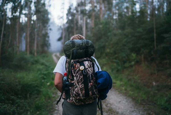 Caminho São Tiago Peregrino Mochileiro Fêmea Passando Pelo Caminho Através — Fotografia de Stock