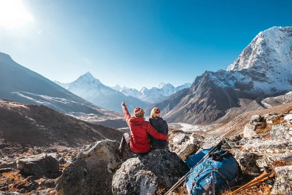 Casal Descansando Rota Trekking Everest Base Camp Perto Dughla 4620M — Fotografia de Stock