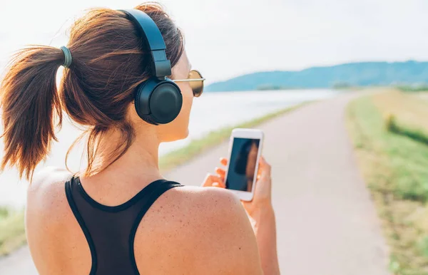 Young Teenager Girl Starting Jogging Listening Music Using Smartphone Wireless — Stock Photo, Image