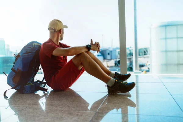 Alone Backpacker Traveller Sitting Airport Terminal Floor Looking Hall Window — Stock Photo, Image
