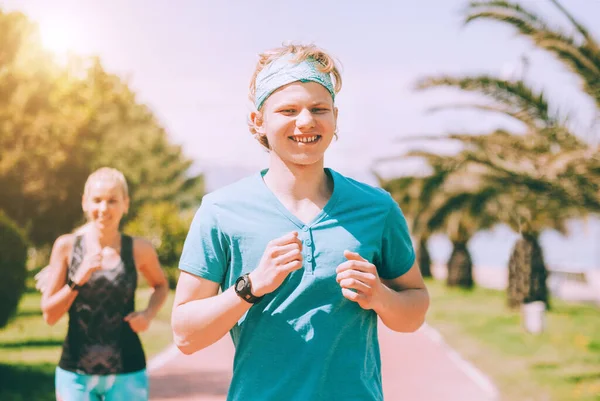 Young Couple Jogging Together Summer Day Active Healthy Life Concept — Stock Photo, Image