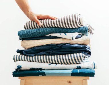 Konforlu ev için mavi ve bej tekstil çamaşırları