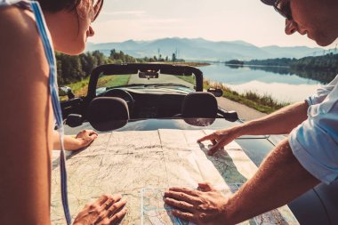 Bir çift otomobil gezisi planı