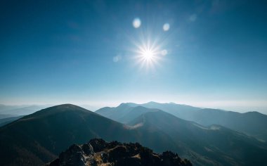 Dağ tepeleri manzarası. Slovakya Cumhuriyeti 'nde ulusal doğa rezervasyonu Mala Fatra