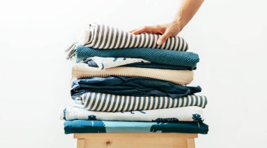 Konforlu ev için mavi ve bej tekstil çamaşırları