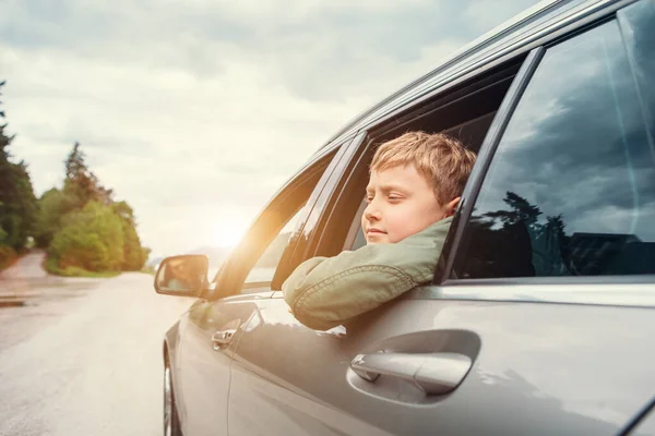 Traveling Auto Son Father Look Out Car Windows — Stock Photo, Image